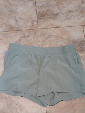 Magellan Outdoors Sage Green Women’s Athletic Shorts